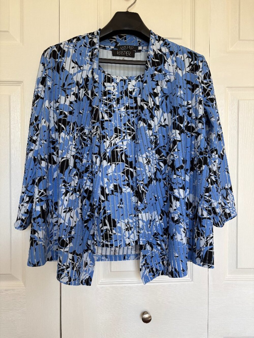 Kasper Blue Floral Vertical Cutout 2-Piece Tank & Jacket Twinset - PM / PL